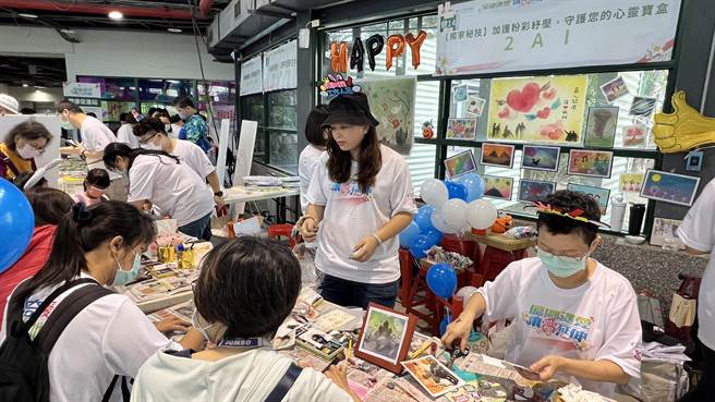 除了有健走活動，會場亦安排豐富的健康促進及療癒舒壓活動，吸引2000人參與。（張毓翎攝）