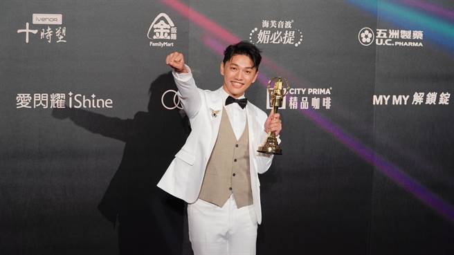 王伯源拿下「兒童少年節目主持人獎」。（大愛提供）
