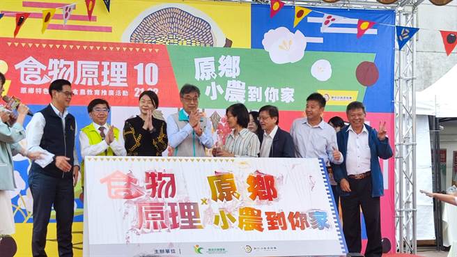 農業部代理部長陳駿季（中）今天出席公開活動受訪時表示，農業部的同仁根據其立委相關資料回覆並提供照片，而8月那批次沒有明顯的照片，因此提供比較清楚的，但不是8月那批的照片給他參考。（林良齊攝）