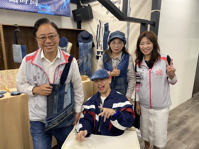 中坜一号社宅「ONE HOW SPACE 一号空间地方创生基地」，寄售商店策展团队有「慢飞超人布艺young」。（蔡明亘摄）