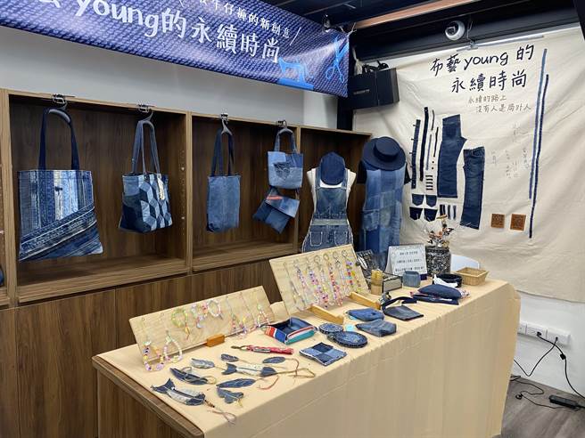 中坜一号社宅「ONE HOW SPACE 一号空间地方创生基地」，寄售商店策展团队有「慢飞超人布艺young」。（蔡明亘摄）