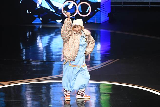 陈亚兰表演「嘻哈萌兔」大唱饶舌和跳霹雳舞。（三立提供）