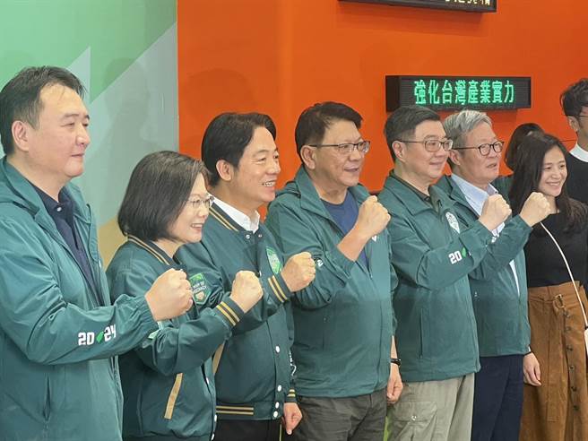 賴清德表示，做為民進黨總統參選人，有許多地方要檢討改進，如果蔡總統做的得好一定要持續推動，而且要擴大推廣深化推進，如果有問題的地方也要調整改進符合人民需要。（游念育攝）