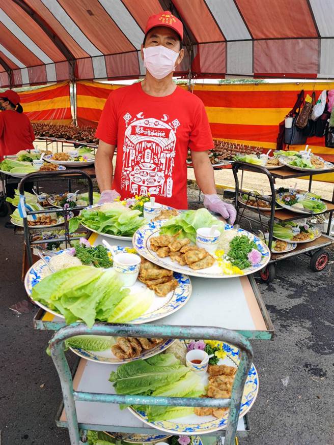 2023全國運動會在台南登場，台南市政府今天下午特地在開幕典禮前席開百桌舉辦「英雄宴」，款待全國各縣市選手。（洪榮志攝）