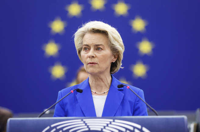 约800名欧盟职员20日联合致函欧盟执委会主席范德赖恩（Ursula von der Leyen），批评她对以色列的支持「不受控」，对俄乌战争及以巴衝突「双标」。（资料照／美联社）