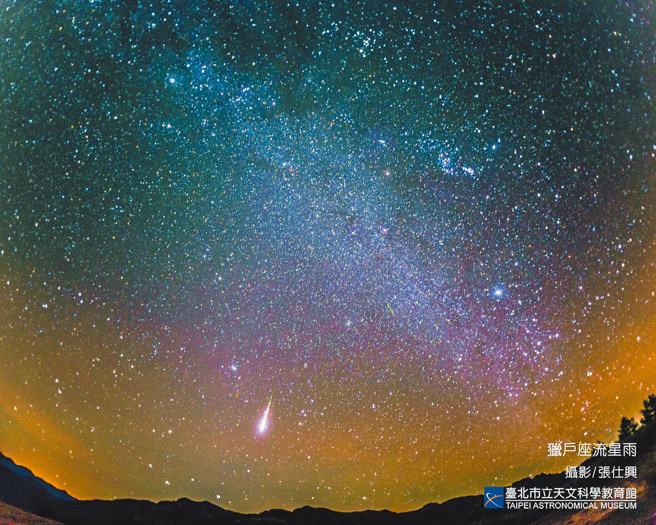 猎户座流星雨极大期将在今（21）晚登场，每小时将有约20颗肉眼可见的流星划过夜空，加上月相配合，非常适合民眾观测。（示意图／资料照／北市天文馆提供）