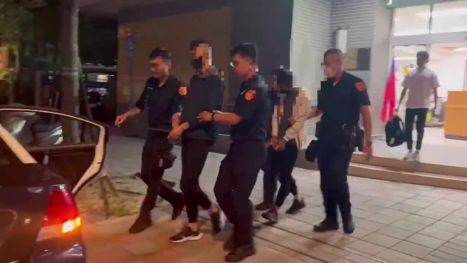 警方將27歲詐騙集團車手王姓男子及監控車手之20歲吳姓男子，依詐欺罪嫌移送新北地檢署偵辦。（翻攝畫面）