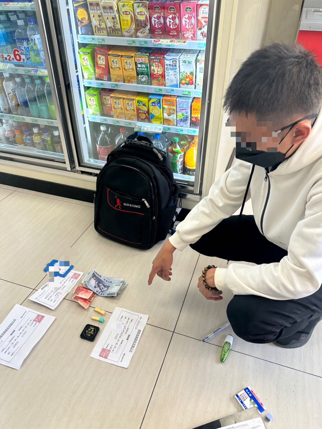 警方逮捕27歲詐騙集團車手。（圖／警方提供）