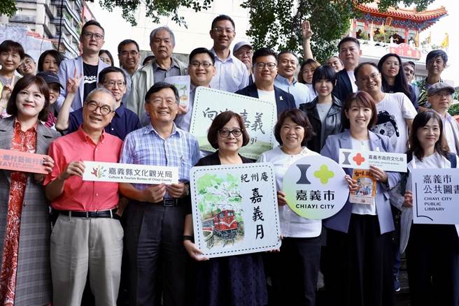 嘉義市長黃敏惠（第一排右三）、嘉義縣副縣長劉培東（第一排左三）今天出席在台北紀州庵舉辦的「嘉義文化月」活動。（嘉義市政府提供／廖素慧嘉市傳真）