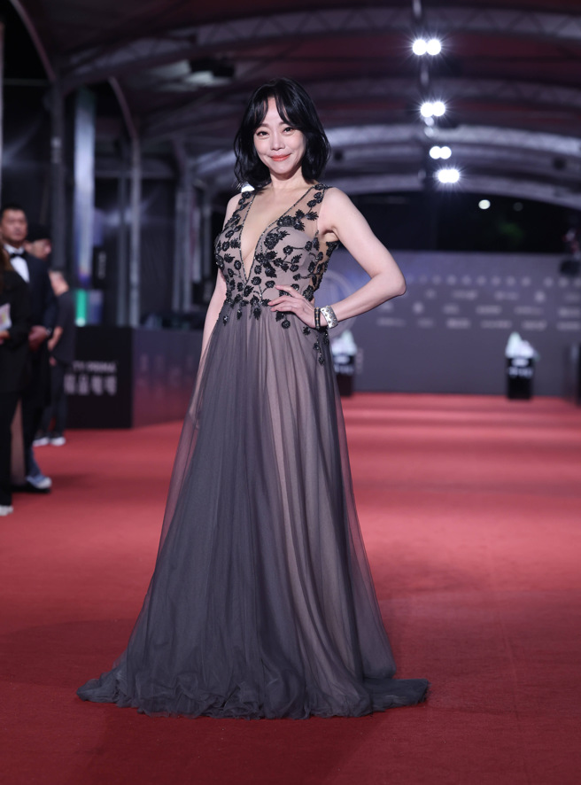 范瑞君紅毯造型火辣。（陳俊吉攝）