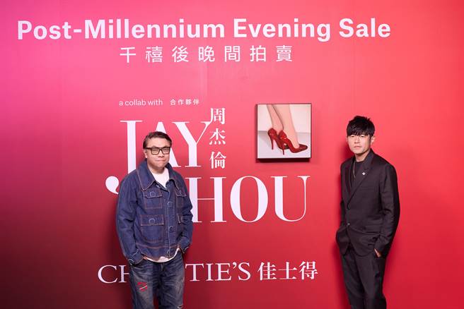 周杰伦21日邀请蔡康永参观「千禧后晚间拍卖」预展。（杰威尔音乐提供）
