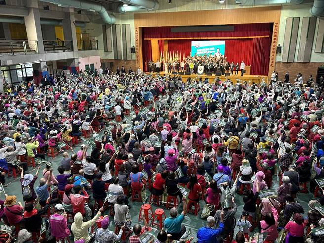 2023年10月21日新北市／副总统、民进党总统参选人赖清德今（21）日于土城，举办全国宜兰旅外乡亲赖清德后援会成立大会，现场近3000人到场支持。（刘玮晴摄）