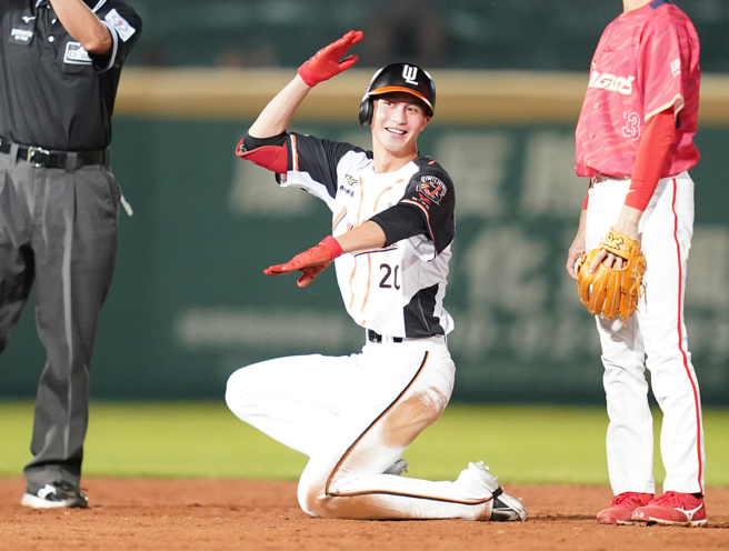 统一狮新秀林佳纬敲出中职生涯首安。（统一狮提供）