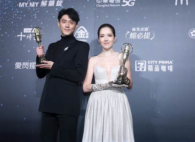 李程彬（左）、许玮宁以《她和她的她》迷你剧集男、女主角。（粘耿豪摄）