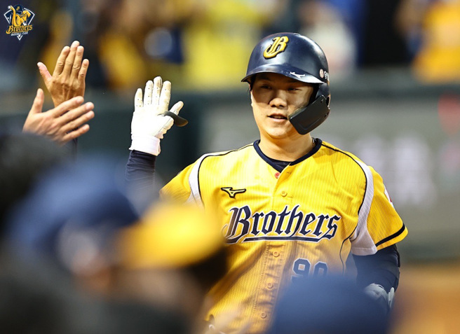 中信兄弟江坤宇在3局敲出2分炮。（中信兄弟提供）