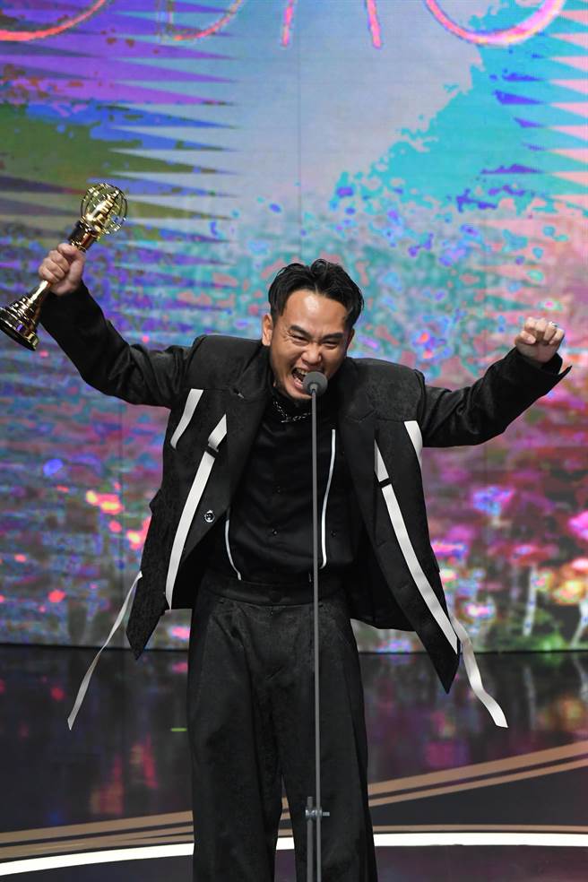 楊大正首次入圍就奪下戲劇節目男配角獎。（三立提供）