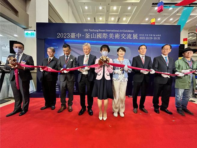 集結台灣、韓國共81位藝術家的「台中釜山國際美術交流展」，今日正式開展！圖／中友提供