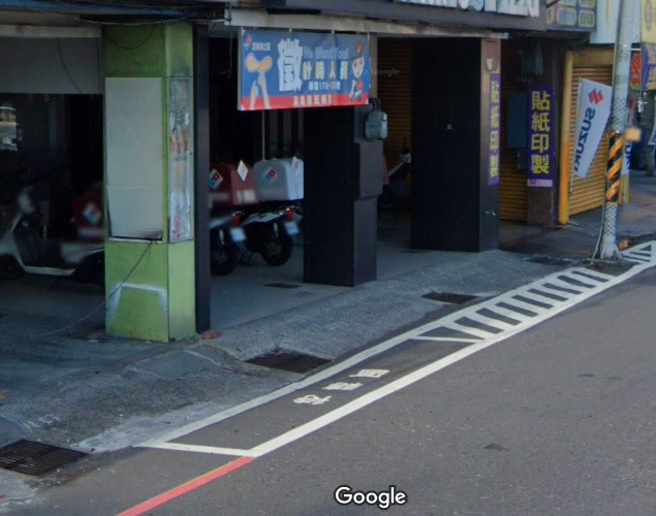 彰化市中山路二段一處待轉區寬度僅約100公分，有「全台最窄待轉區」的稱號。（圖／翻攝自Google地圖）