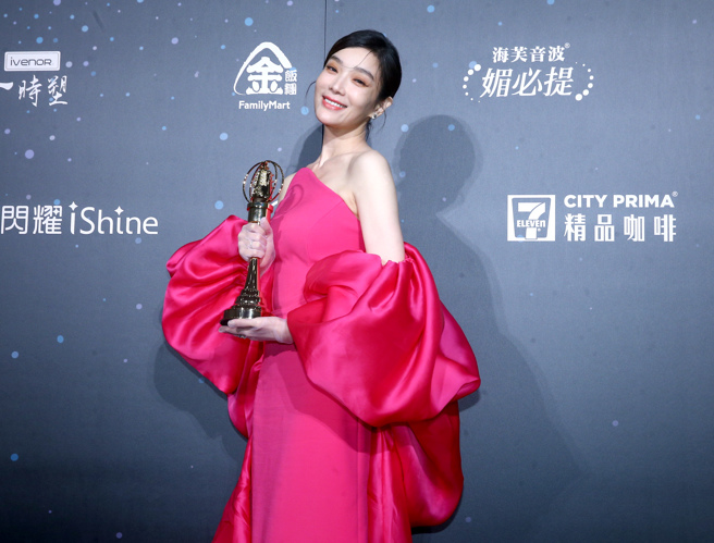 蔡淑臻击败强敌们，成为第58届金钟奖戏剧节目最佳女主角奖得主。（图／粘耿豪）