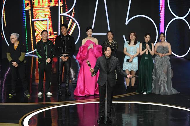 《村里来了个暴走女外科》夺下「戏剧节目奖」。（三立提供）