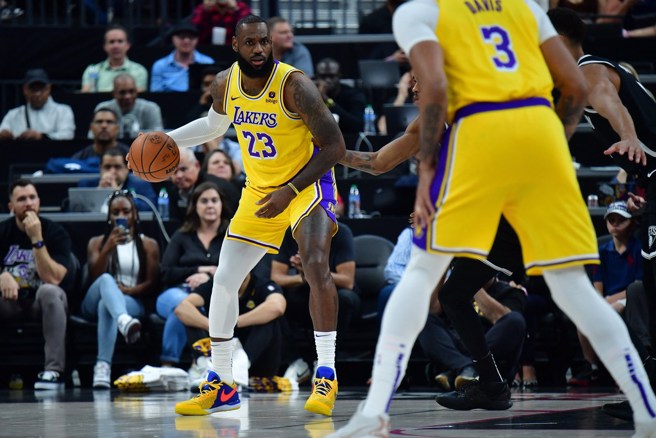 詹姆斯提前宣誓想替湖人再添一冠。(路透资料照)