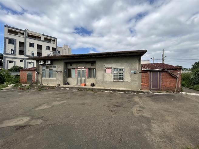 桃園市政府修法，為未領使照20年的老屋解套，未來可合法申接水電，改善生活品質跟居住安全。（建管處提供／蔡依珍桃園傳真）