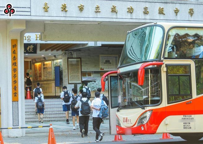 教育部研擬將國高中交通車駕駛年齡上限從65歲放寬至68歲。（本報資料照片）