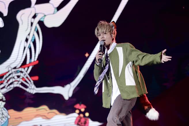 鼓鼓扮《动物方程式》狐狸尼克与歌迷共度万圣节。（相信音乐提供）