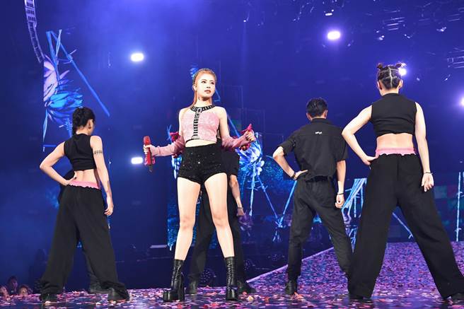 徐怀钰挑战Rap唱跳〈达尔文步伐〉。（滚石唱片提供）