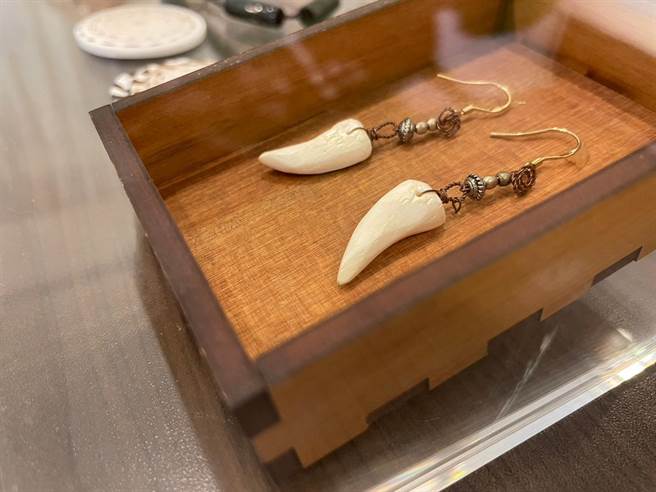 花莲市公所邀请6位部落青年艺术家，以当代工艺创作方式，展现属于自己部落的文化与美感。（花莲市公所提供／罗亦晽花莲传真）