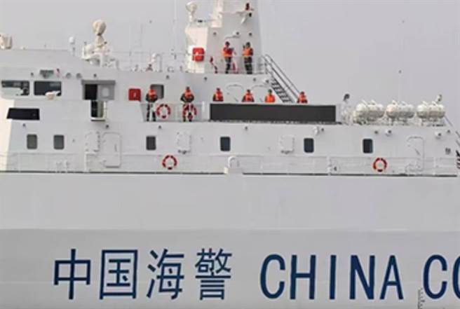 中國海警：菲律賓船隻擅闖中國南沙群島仁愛礁鄰近海域，中方依法攔阻。（觀察者網）