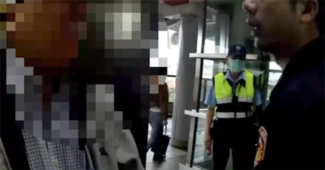 7旬老翁酒醉大鬧圓山捷運站。（翻攝畫面）