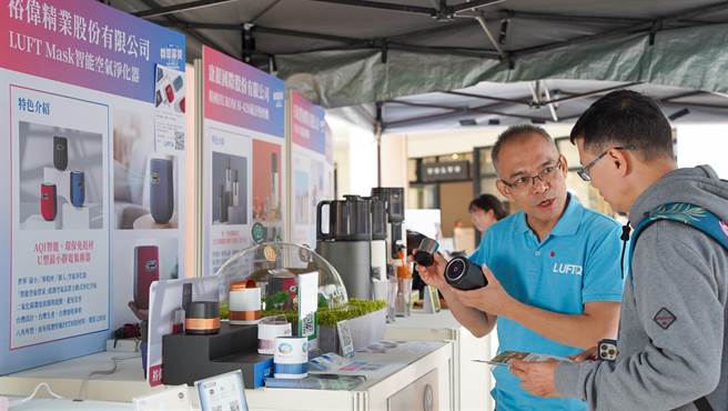 2023年10月22日新北市／新北市经发局22日在林口三井OUTLET举办群募计画辅导商品体验会，协助业者实现梦想，让创意变生意。（新北市经发局提供／吕健豪新北传真）