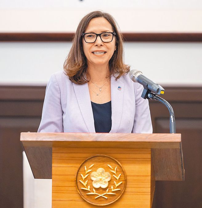 美國在台協會主席羅森伯格表示，美方反對兩岸任何一方片面改變現狀，也不支持台灣獨立。（總統府提供）