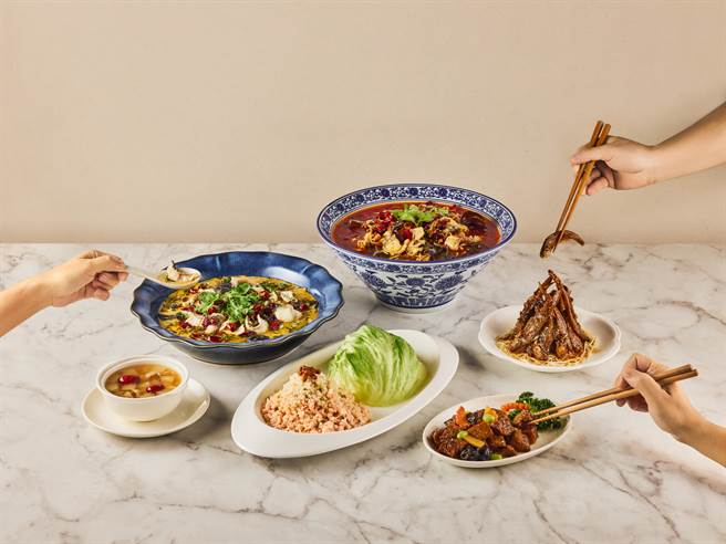 「乐天皇朝」推出酸香犹润的「私房酸菜鱼」和多道秋季新菜，兼顾重口味和清爽菜式。（乐天皇朝提供）