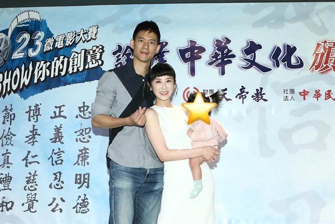 蔡允洁（中）在老公、女儿陪伴下出席记者会。（红心字会提供）