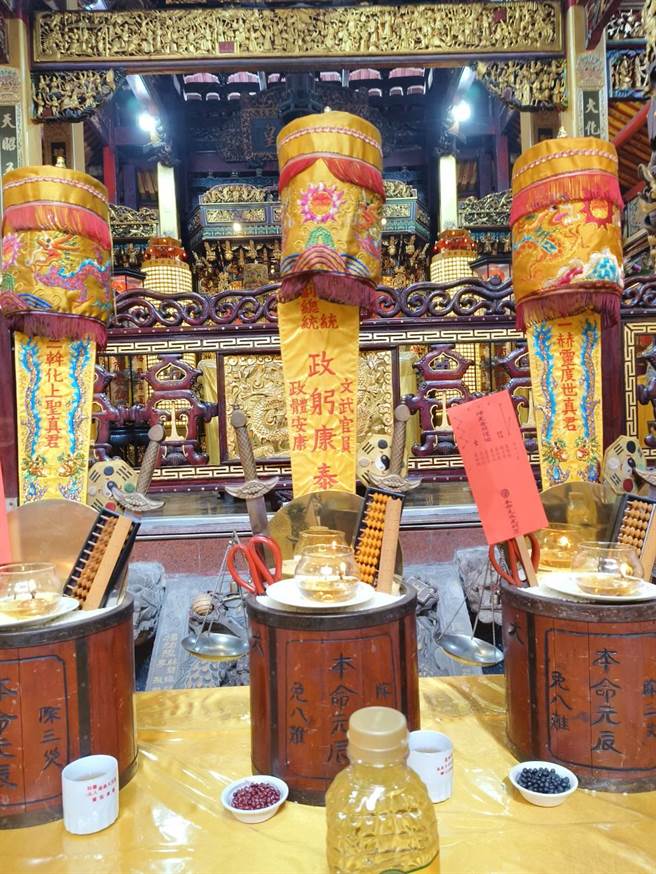 嘉義市大天宮禮斗祈福法會，中方位特別設有「總統副總統」斗，為國家祈福。（廖素慧攝）