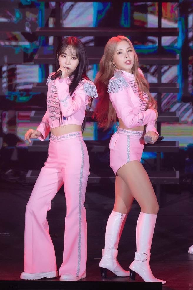 MAMAMOO＋带来超过2个小时的表演，演唱近20首歌。（星月文创提供）