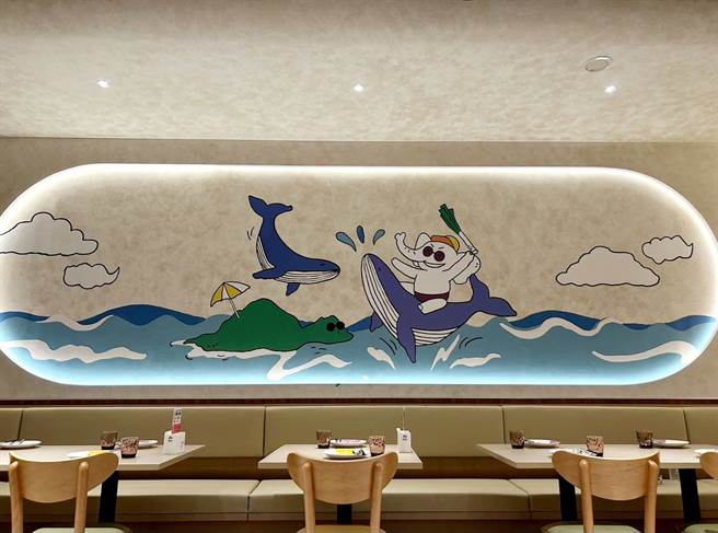 「飨泰多」宜兰新月店占地71坪，共88个座席，缤纷明亮的室装热闹轻松。(飨宾餐旅事业提供)