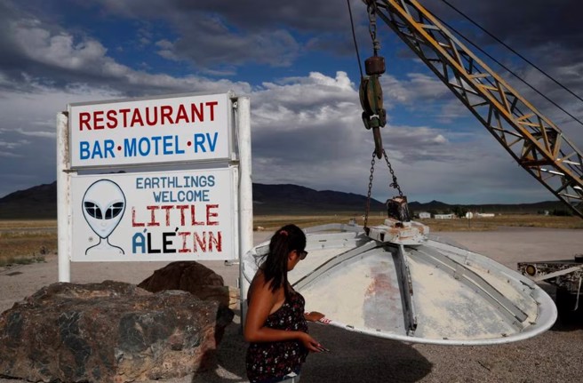 蘭德報告證實，美國軍事試驗場附近目擊不明天空現象的機率，比其他普通地方高出1.2倍，顯示一些不明飛行物體，可能是試驗中的軍用航空器。(圖/美聯社)