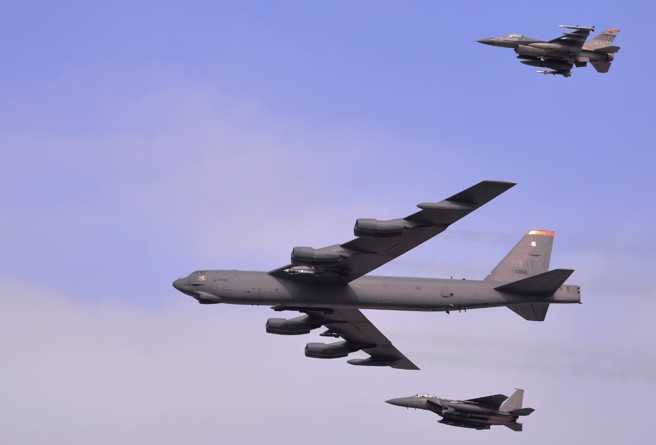 美國空軍B-52H轟炸機在韓國，與韓國空軍、日本航自舉行聯合演習。(圖/美國空軍)