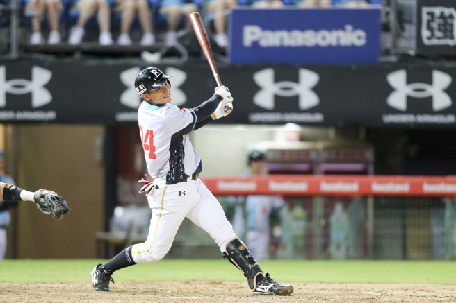 乐天桃猿马杰森22日刚升上一军就缴出单场双安、贡献4打点成绩，本季首度获选单场MVP。（陈麒全摄）