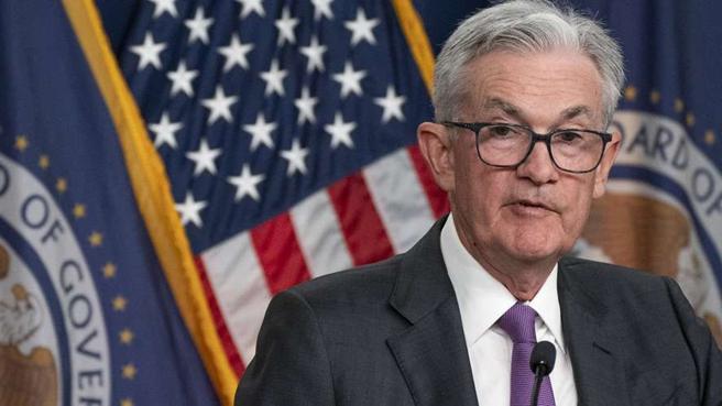 Fed主席鲍尔等央行官员近日的谈话几乎证实11月例会将按兵不动。图／美联社