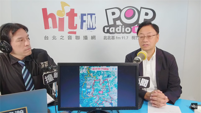 桃园市长张善政23日接受资深媒体人黄暐瀚专访指出，蓝白合势在必行，不合对不起民眾、对不起自己。(蔡依珍摄)