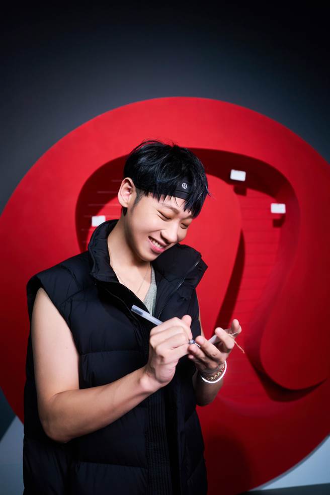 小赖日前受邀担任「Find Your Wellbeing 拥抱身心体验」活动嘉宾。（lululemon提供）