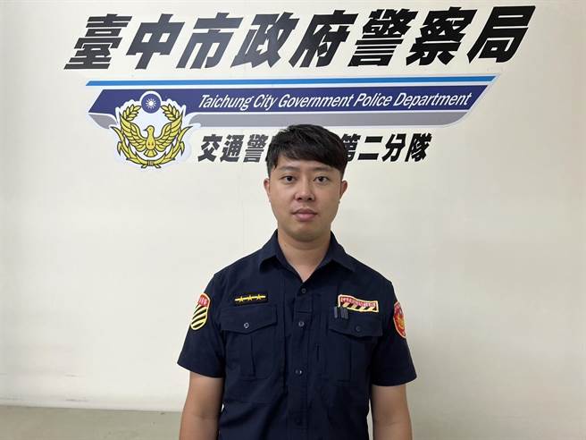 台中市第二分局交通分队警员邱智炜专责处理交通事故工作，每年平均处理交通事故处理达660多件，其中对侦办各类肇逃案件有近100％破获率，其优异表现更荣获「绩优交通警察及交通义勇警察」颁奖表扬。