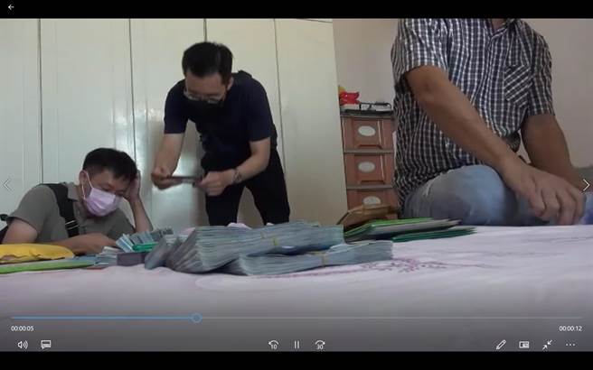 台中市刑大2022年底清查一起诈骗集团被害人金流，发现赃款流向吴姓男子的金融帐号，过滤发现吴疑帮诈骗集团以「泰达币」洗钱，金额累计高达2000多万元，检警2023年7月搜索吴位于宜兰住处，在床底下及衣柜搜到现金758万余元，案经新北地检署侦结，将吴以诈欺等罪起诉。（警方提供／陈淑芬台中传真）