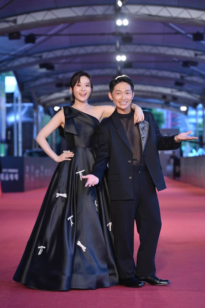 節目類星光大道主持人楊小黎、蔡昌憲。（三立提供）