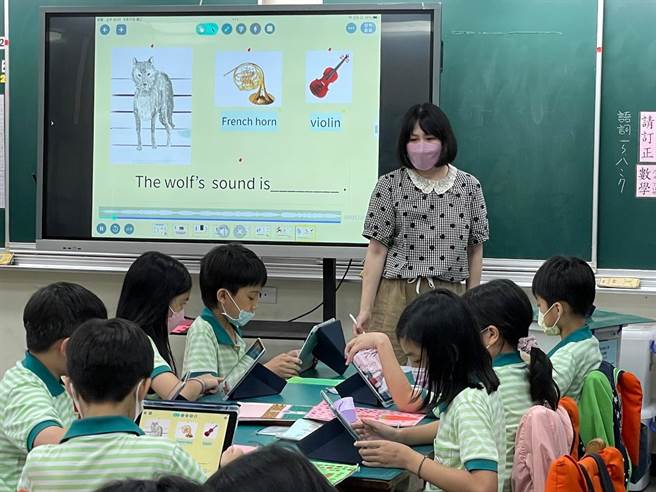 绿营抨击新竹市「小一新生尚未取得英文教材」一事，遭新竹市政府火速打脸，除市长高虹安强调市府已在推动智慧教育与无纸化教育。（本报资料照片）