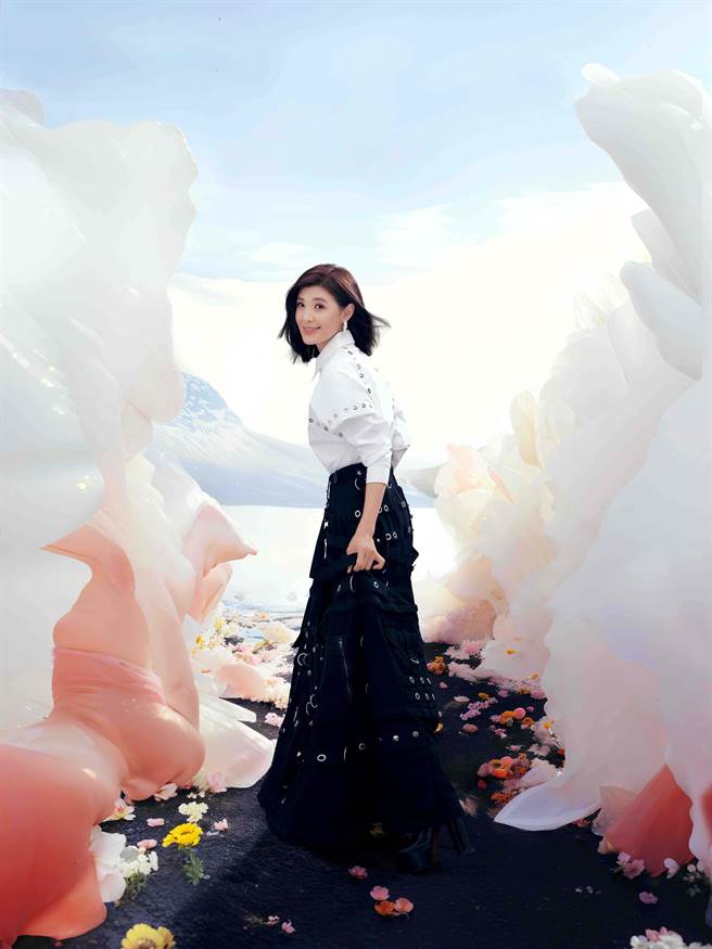 苏慧伦参与东方卫视《我们的歌》节目录制。（相信音乐提供）